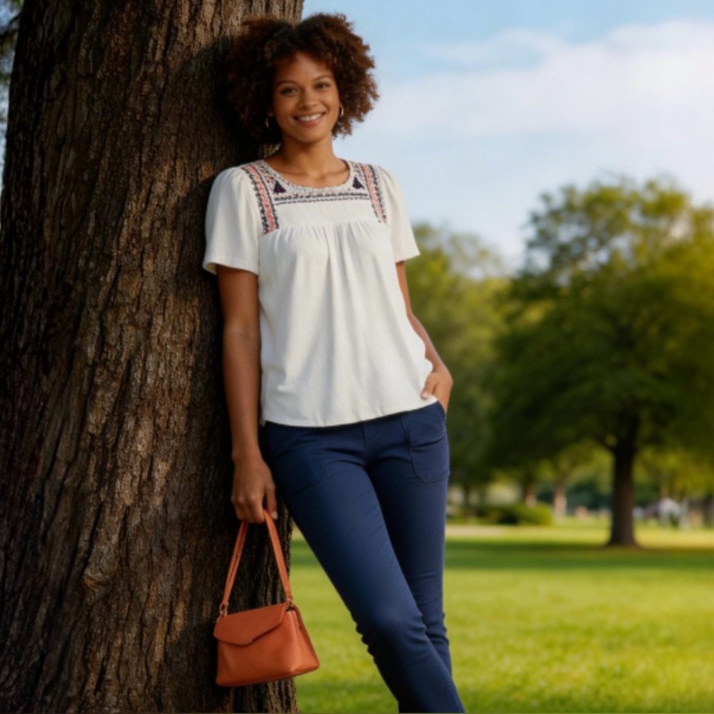 Knox Rose Flutter Short Sleeve Embroidered Top
Size XS